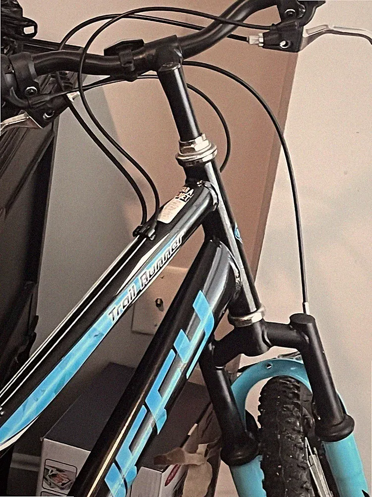 26 Inch Mountain Bike 21-Speed Disc Brakes, Durable Frame Front Rear Dual-Shock